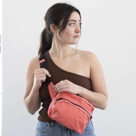 Baggu Fanny Pack Belt Bag in Watermelon Pink - Picture 3 of 9